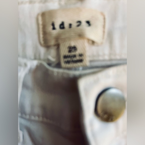 id:23 NWOT cuffed white shorts button and zip closure from stitch fix size 25 - Picture 8 of 10